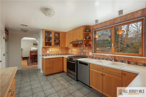25 Voorhees Place Metuchen NJ 08840