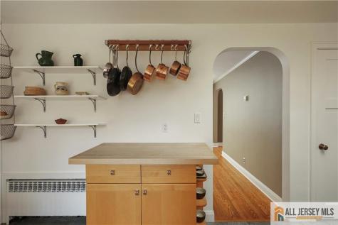 25 Voorhees Place Metuchen NJ 08840