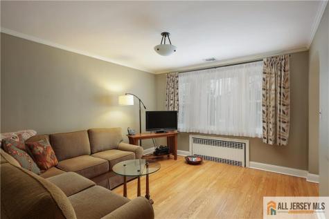 25 Voorhees Place Metuchen NJ 08840