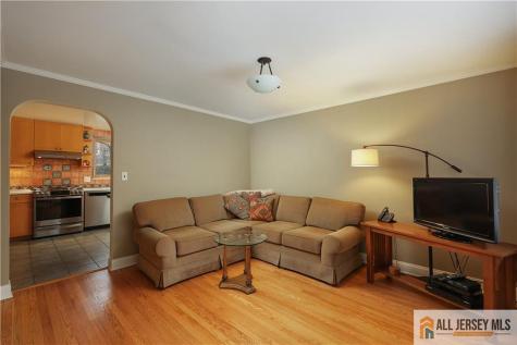 25 Voorhees Place Metuchen NJ 08840