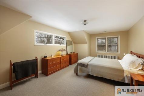 25 Voorhees Place Metuchen NJ 08840