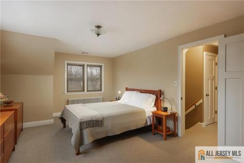 25 Voorhees Place Metuchen NJ 08840