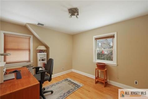 25 Voorhees Place Metuchen NJ 08840