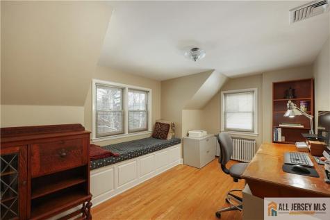 25 Voorhees Place Metuchen NJ 08840