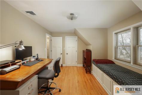 25 Voorhees Place Metuchen NJ 08840