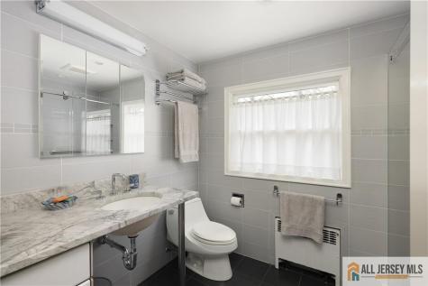 25 Voorhees Place Metuchen NJ 08840