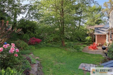 25 Voorhees Place Metuchen NJ 08840