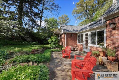 25 Voorhees Place Metuchen NJ 08840