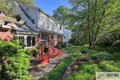 25 Voorhees Place Metuchen NJ 08840