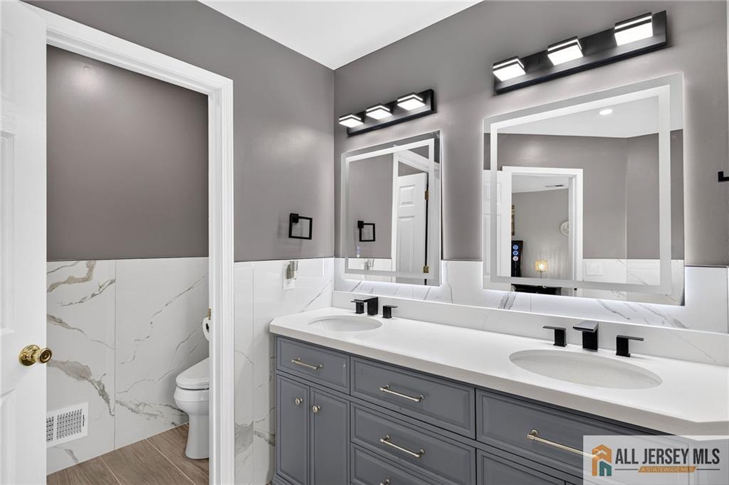 422 Aynsley Court Morganville NJ 07751