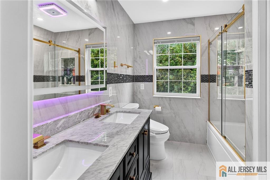 422 Aynsley Court Morganville NJ 07751