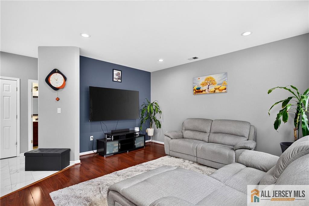 422 Aynsley Court Morganville NJ 07751