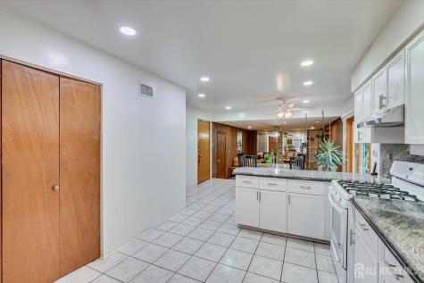 688 Grove Avenue Edison NJ 08820