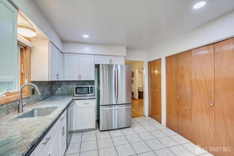 688 Grove Avenue Edison NJ 08820