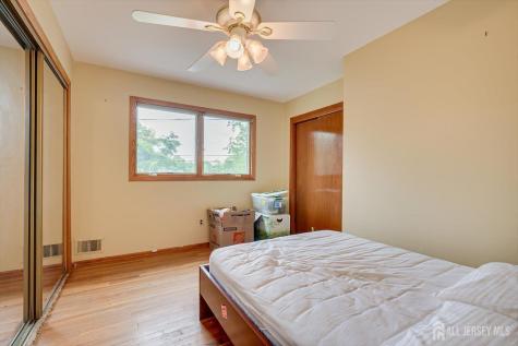688 Grove Avenue Edison NJ 08820