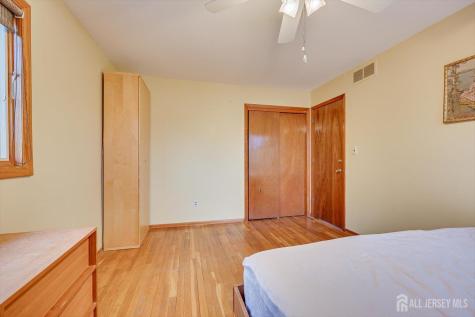 688 Grove Avenue Edison NJ 08820