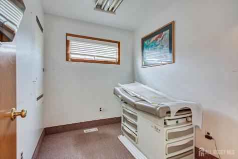 688 Grove Avenue Edison NJ 08820