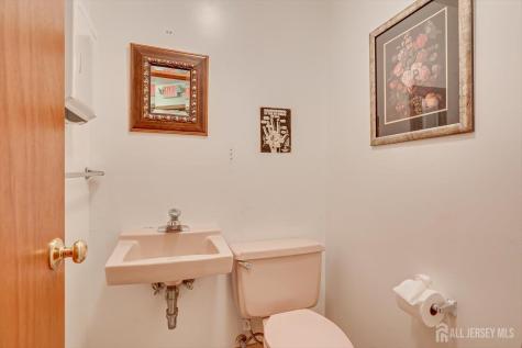 688 Grove Avenue Edison NJ 08820
