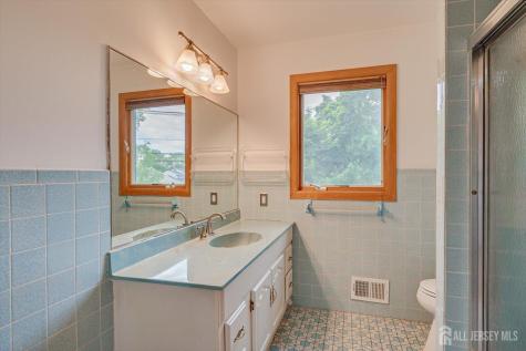 688 Grove Avenue Edison NJ 08820