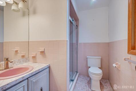 688 Grove Avenue Edison NJ 08820