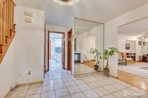 688 Grove Avenue Edison NJ 08820