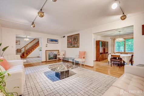 688 Grove Avenue Edison NJ 08820