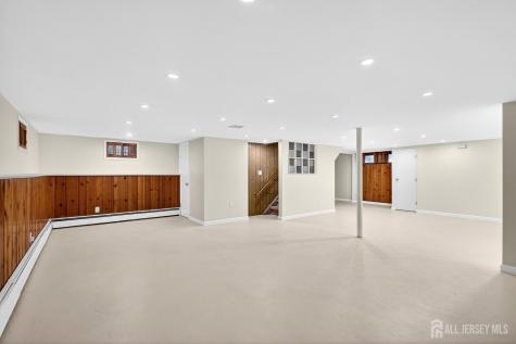 35 SE Nassau Street Clark NJ 07066