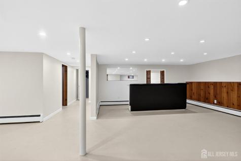 35 SE Nassau Street Clark NJ 07066