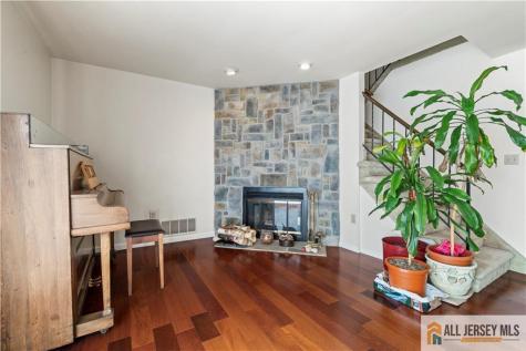 5 Lily Court Edison NJ 08820