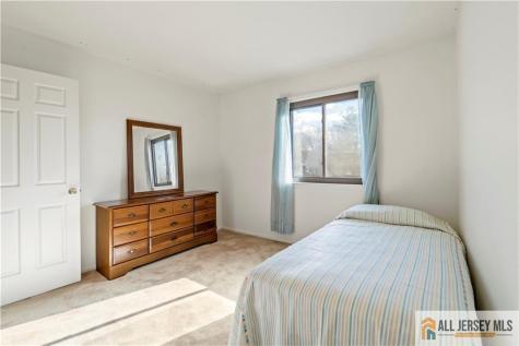 5 Lily Court Edison NJ 08820