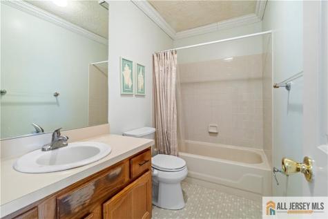 5 Lily Court Edison NJ 08820