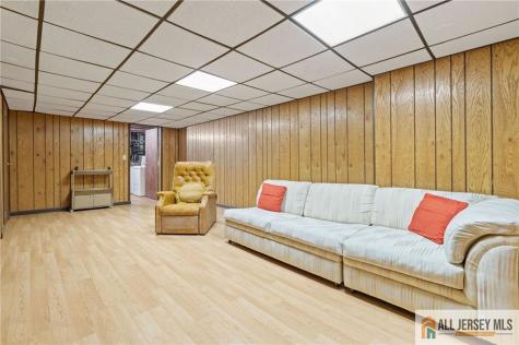 5 Lily Court Edison NJ 08820