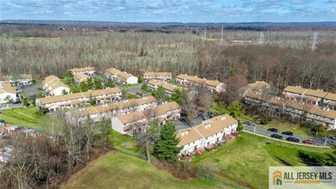 5 Lily Court Edison NJ 08820
