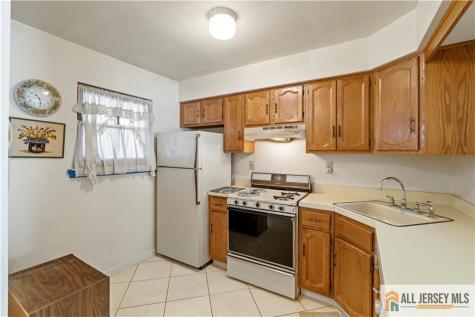 5 Lily Court Edison NJ 08820