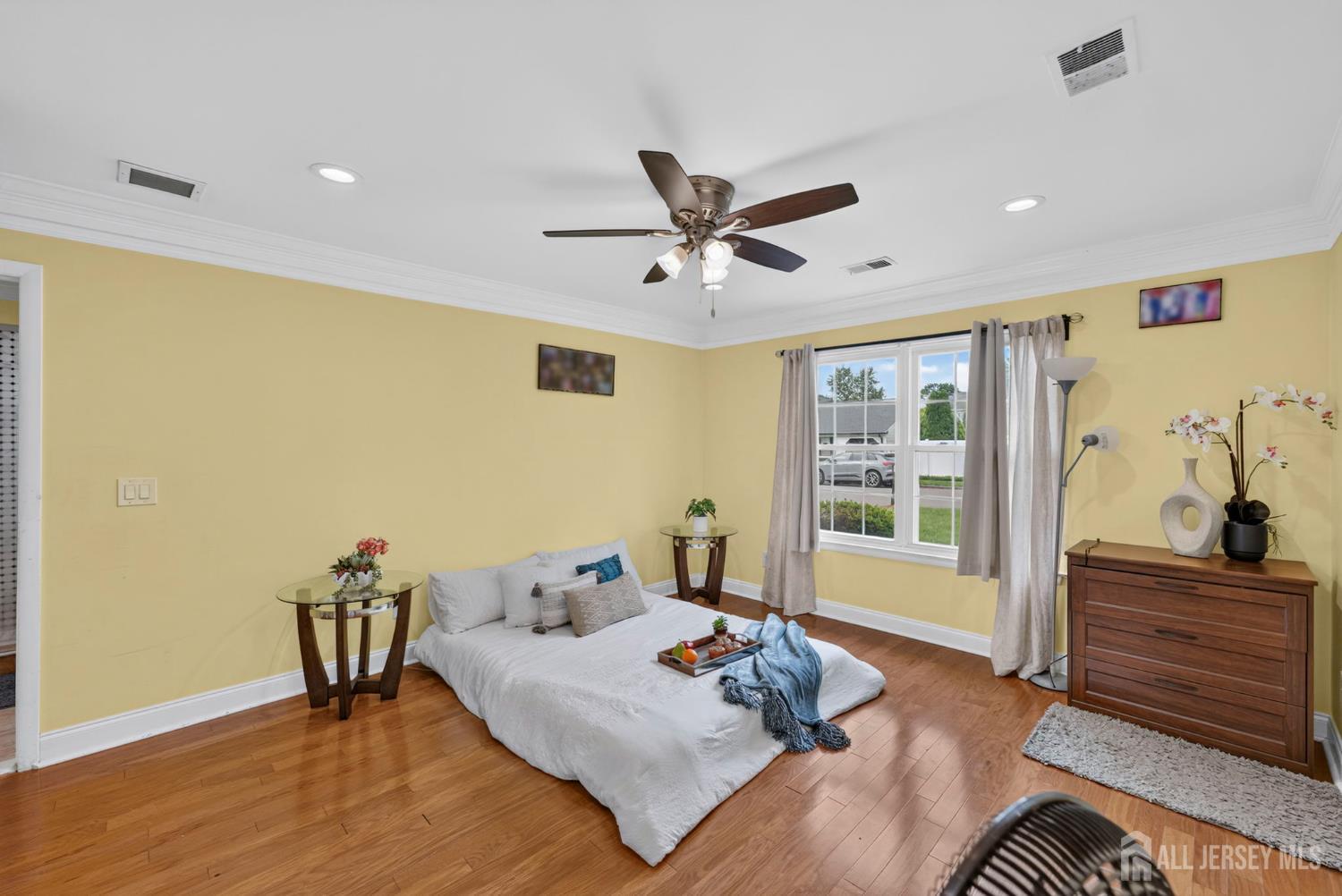 56 Woodbury Road Edison NJ 08820