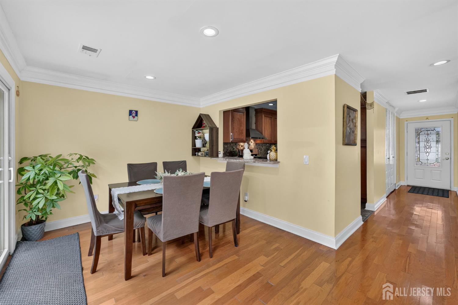 56 Woodbury Road Edison NJ 08820
