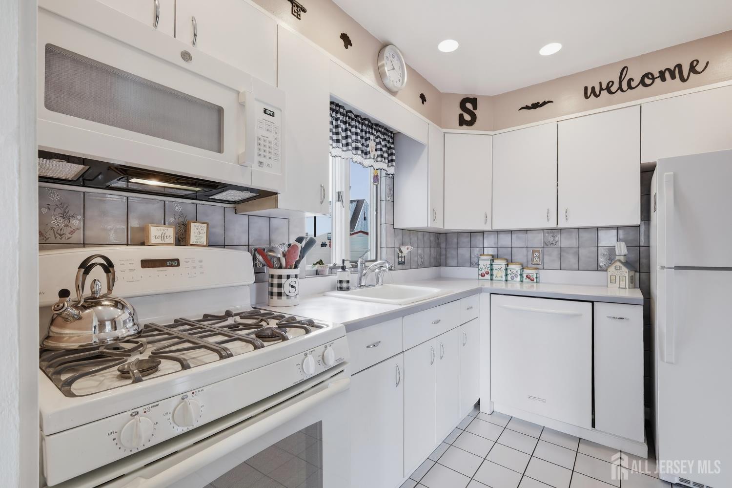 381 Carteret Avenue Carteret NJ 07008