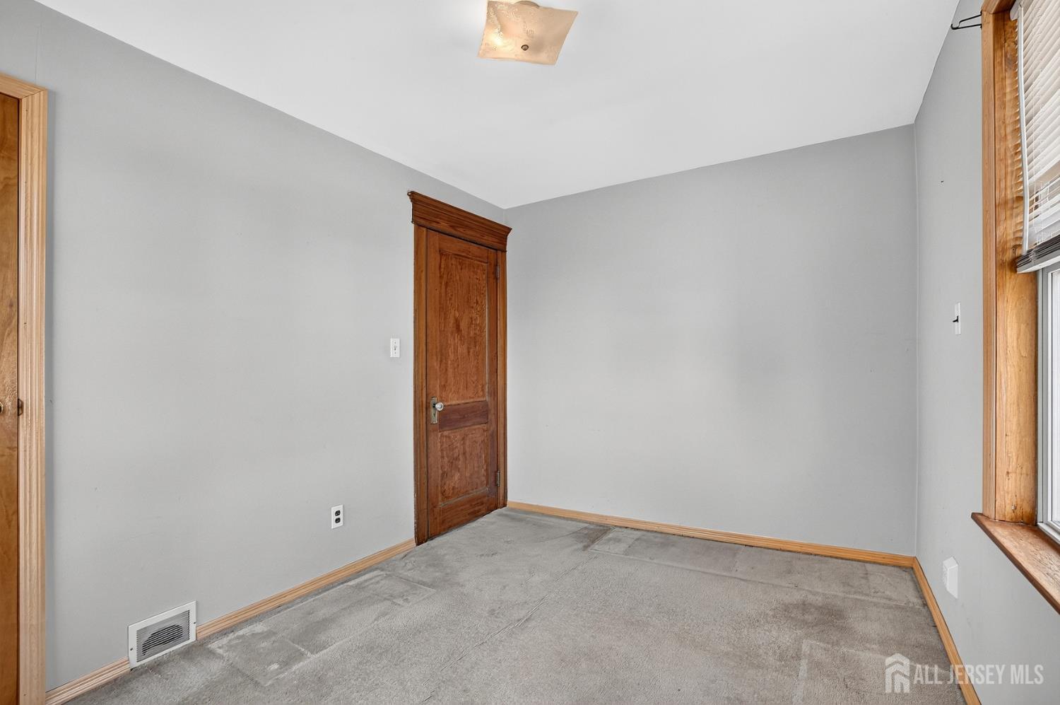 33 Burnet Street Avenel NJ 07001