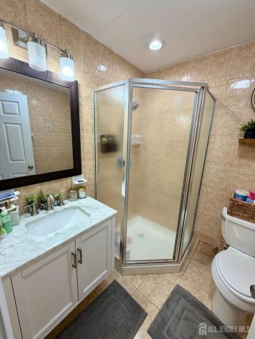 53 Larch Street Carteret NJ 07008