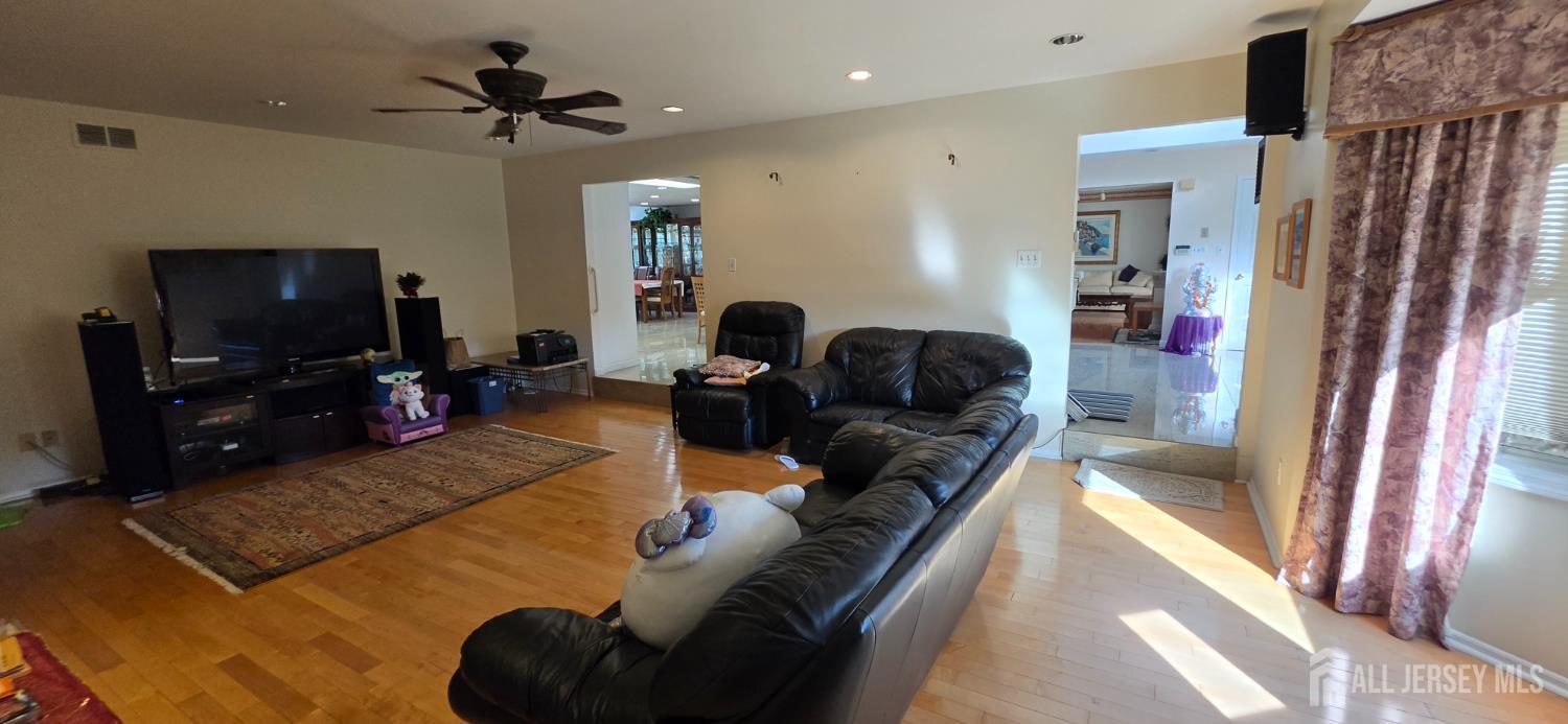 6 Sandra Drive Edison NJ 08820