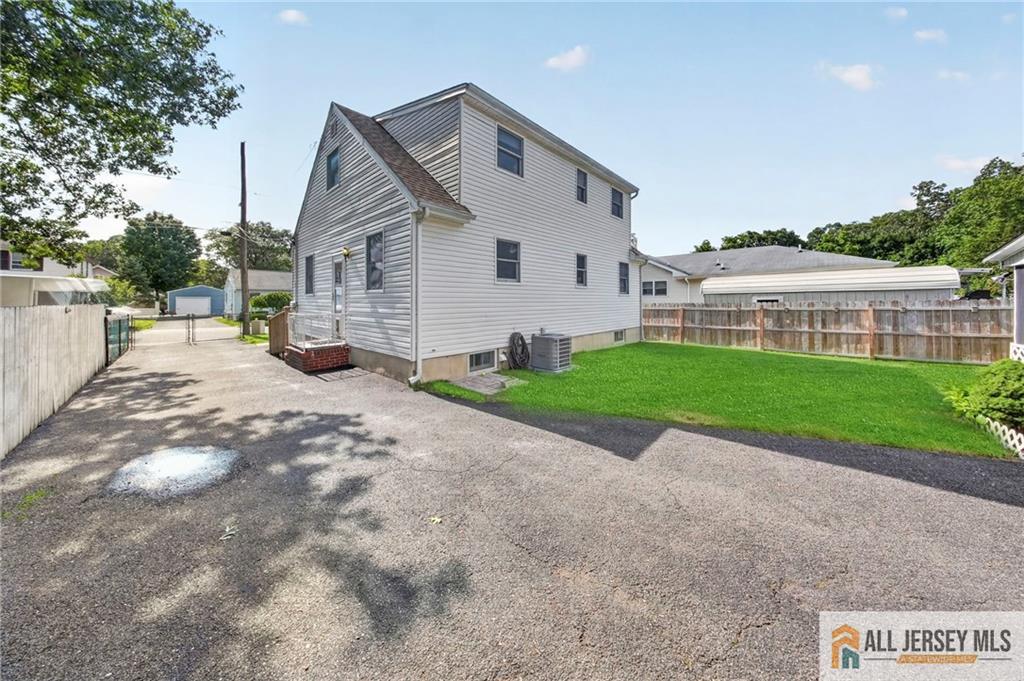 18 Woodland Road Spotswood NJ 08884