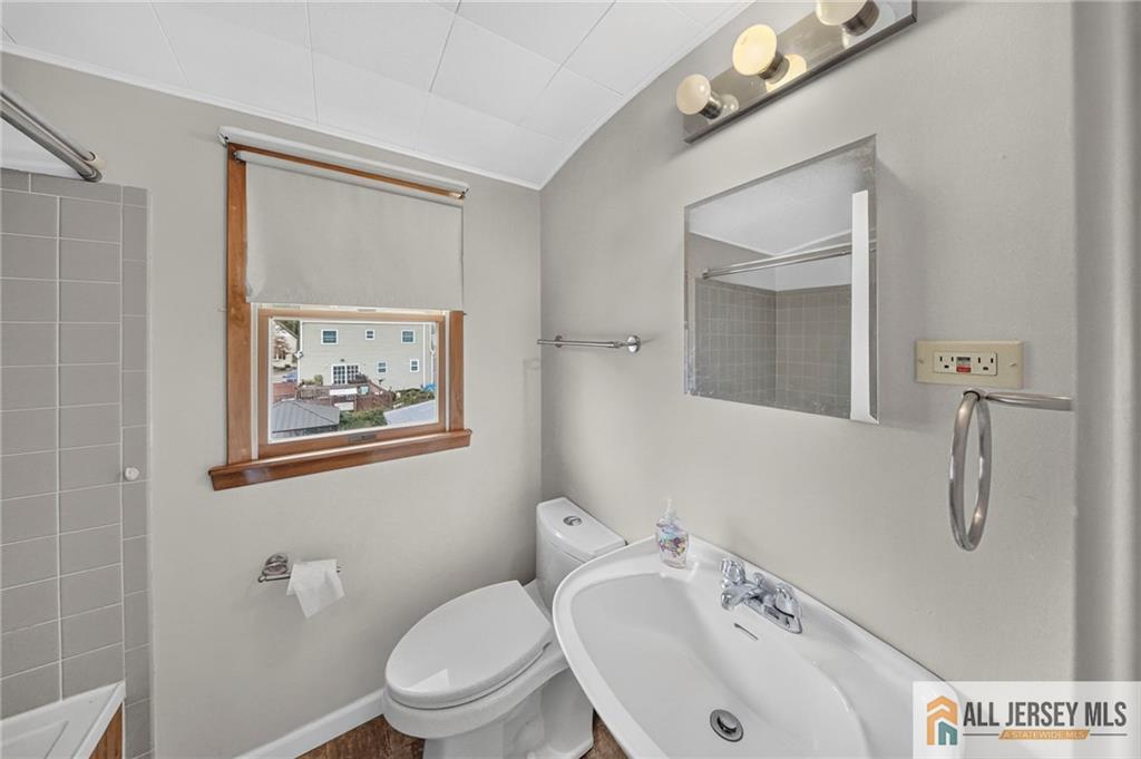 18 Woodland Road Spotswood NJ 08884