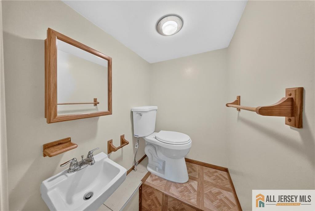 18 Woodland Road Spotswood NJ 08884