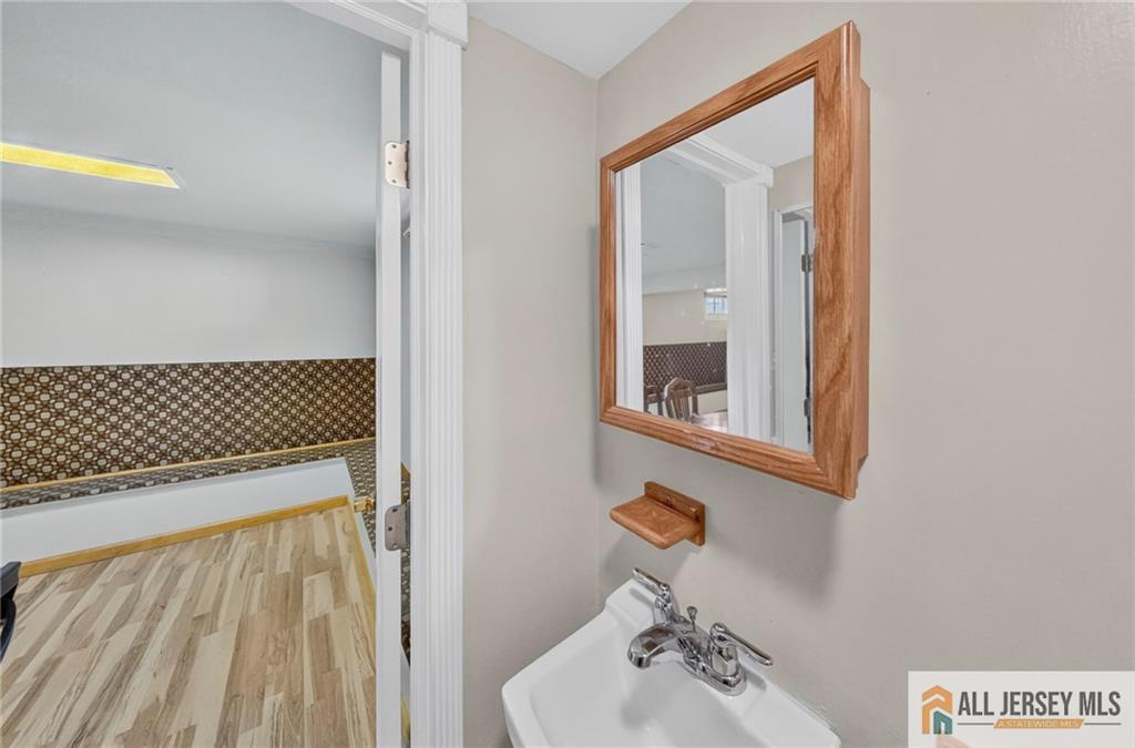 18 Woodland Road Spotswood NJ 08884