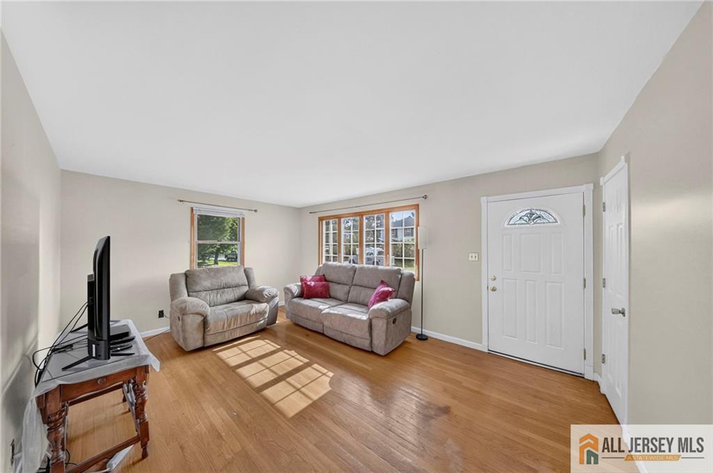 18 Woodland Road Spotswood NJ 08884