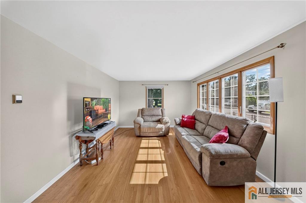 18 Woodland Road Spotswood NJ 08884