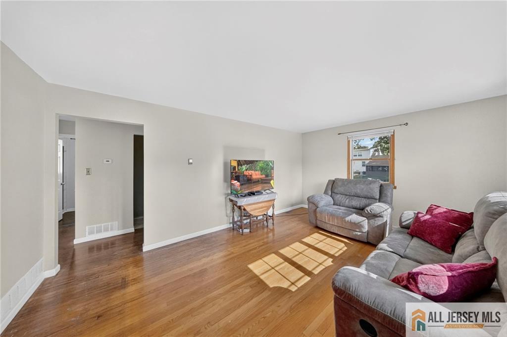 18 Woodland Road Spotswood NJ 08884