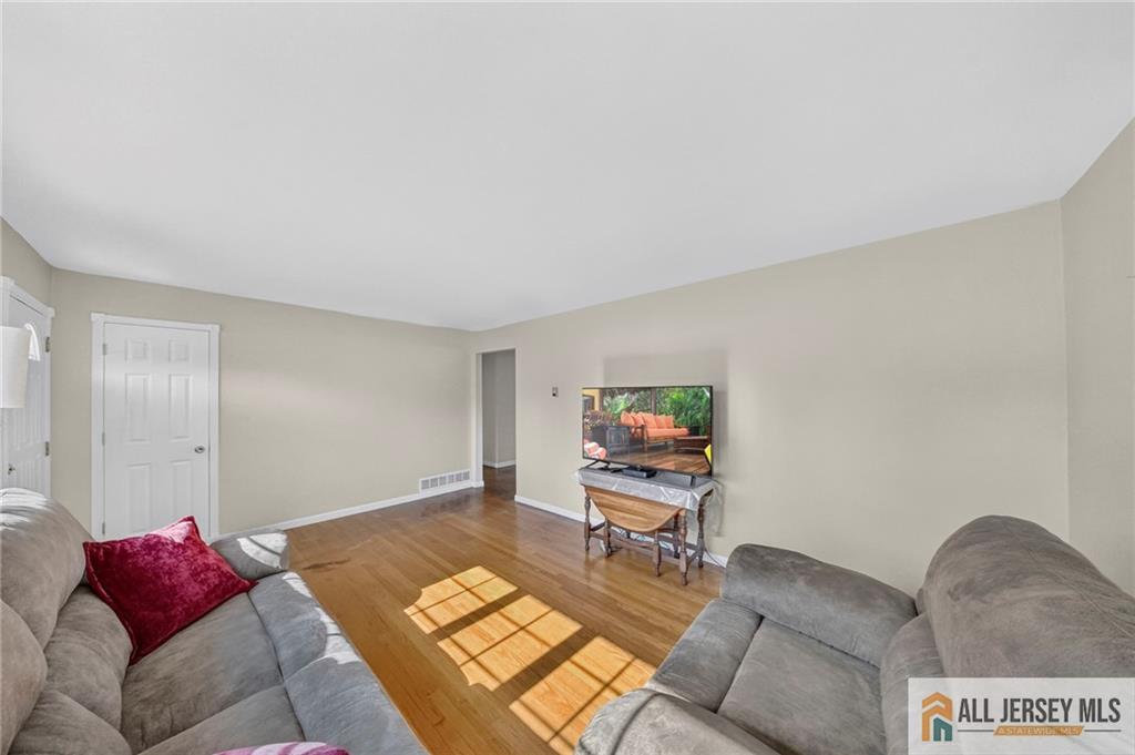 18 Woodland Road Spotswood NJ 08884