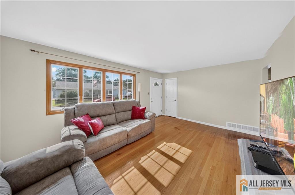 18 Woodland Road Spotswood NJ 08884