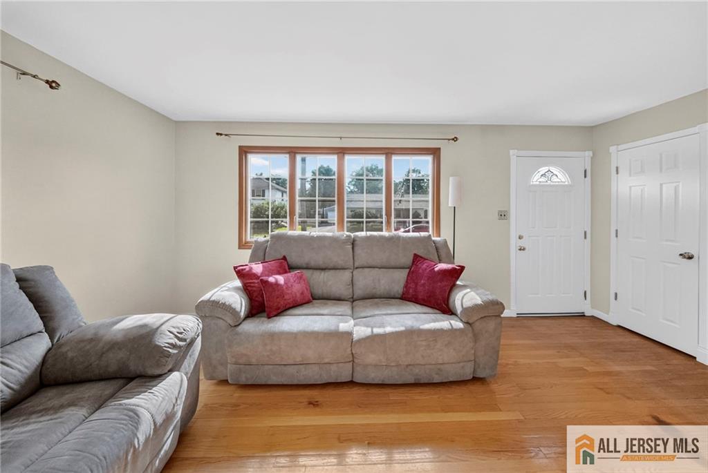 18 Woodland Road Spotswood NJ 08884